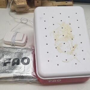 FAO schwartz Pottery Wheel W 2 Bags Of Clay